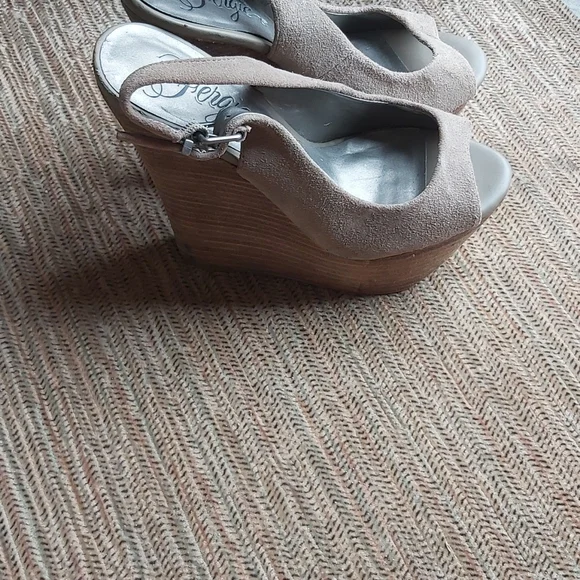 Shoes - Picture 2 of 3